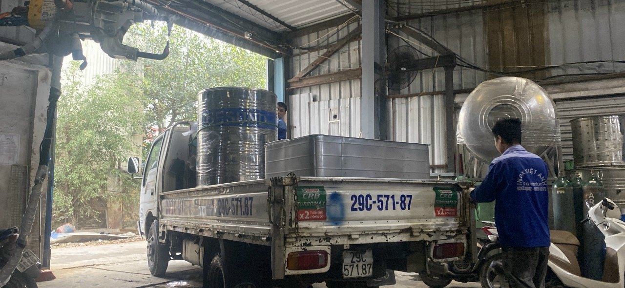 Bon be inox Viet Anh giao hang nam moi