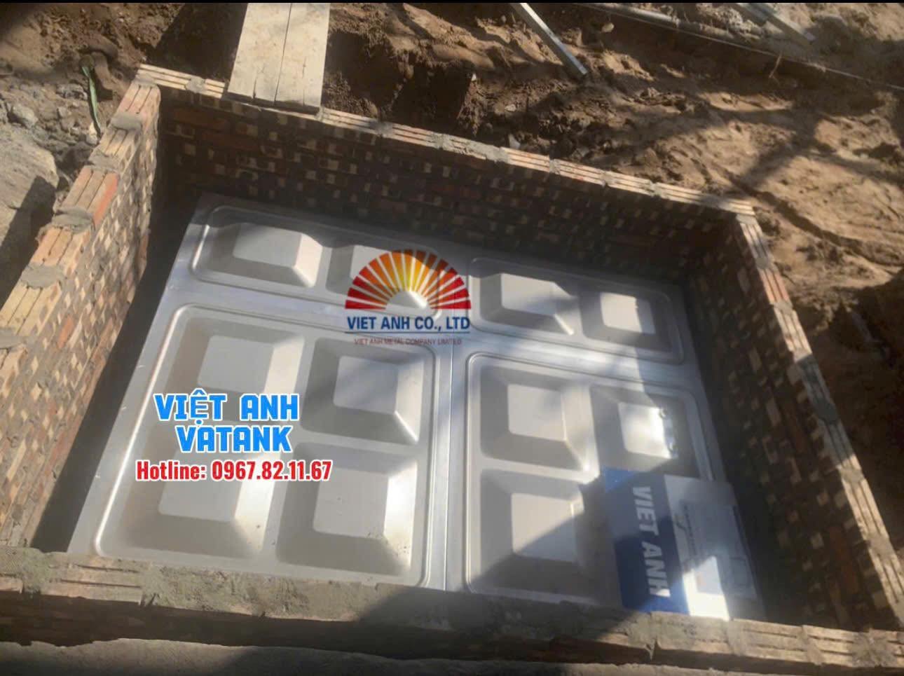 Đội ngũ kỹ thuật Việt Anh VATANK thi công lắp đặt bể inox ngầm tại công trình.