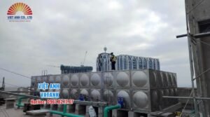 Kỹ sư Việt Anh Vatank kiểm tra kỹ thuật khi bàn giao bồn Inox 410m3.