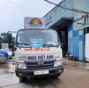 Việt Anh VATANK xuất kho đầu năm với bồn nước inox sáng bóng giao đến công trình